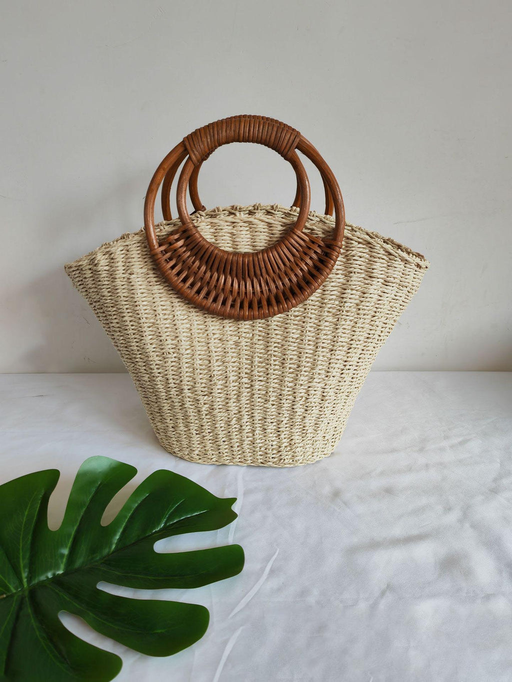 Beg Jerami Pemegang Rotan Bulat yang Indah