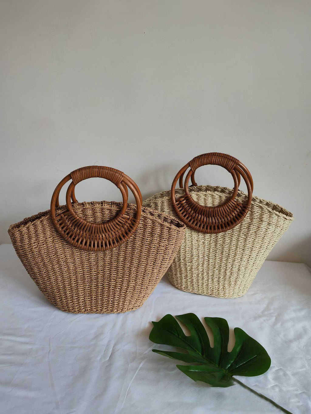 Beg Jerami Pemegang Rotan Bulat yang Indah