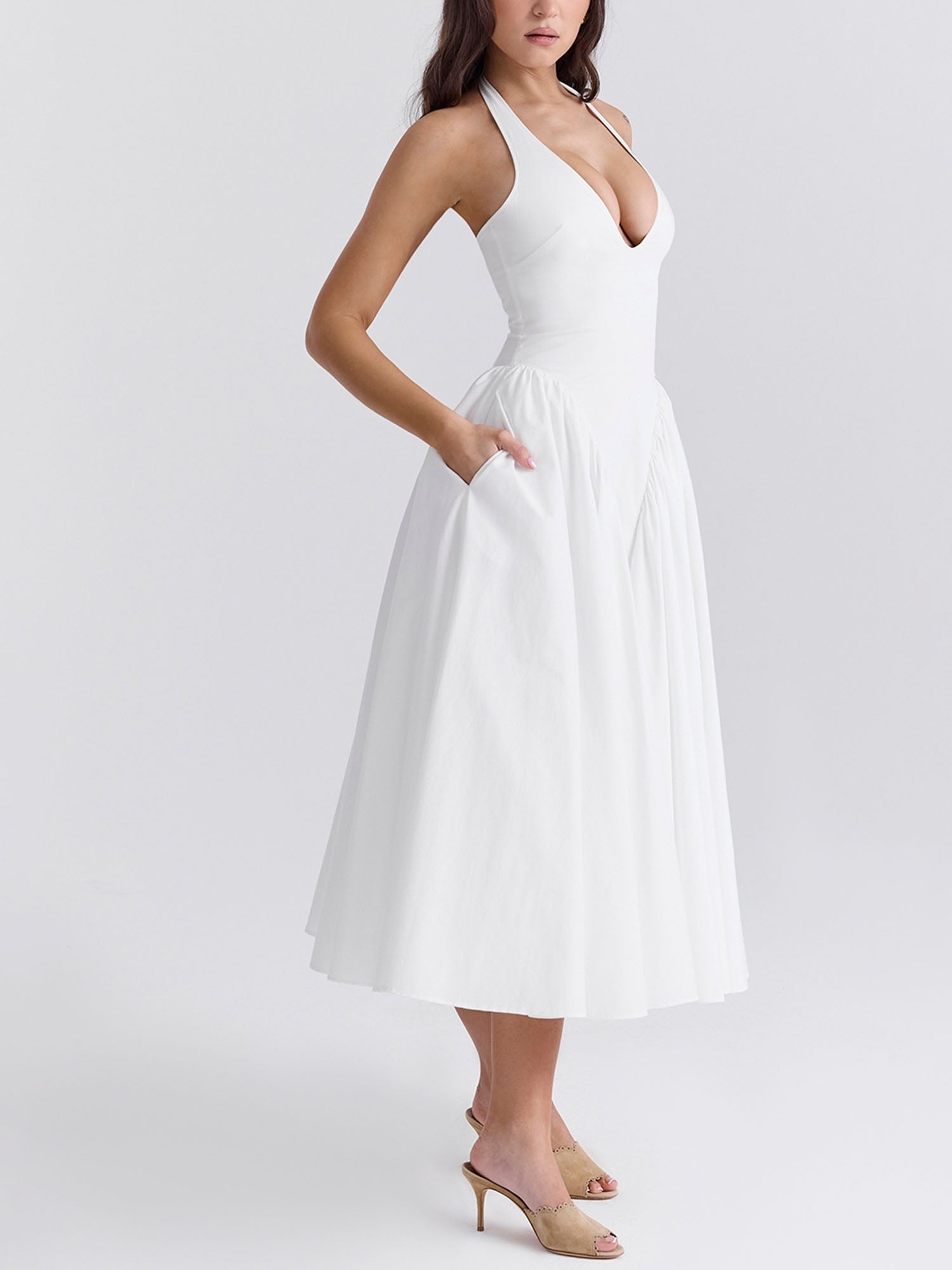 Gaun Midi Halter A-Line Berlipat