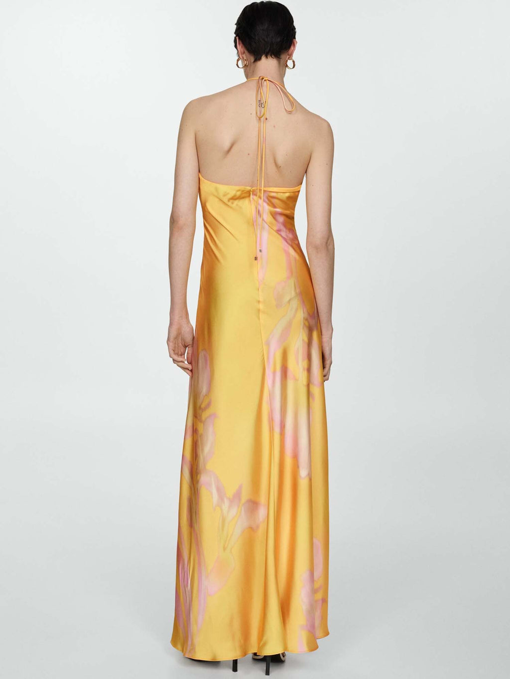 Gaun Maxi Halter Satin Kuning
