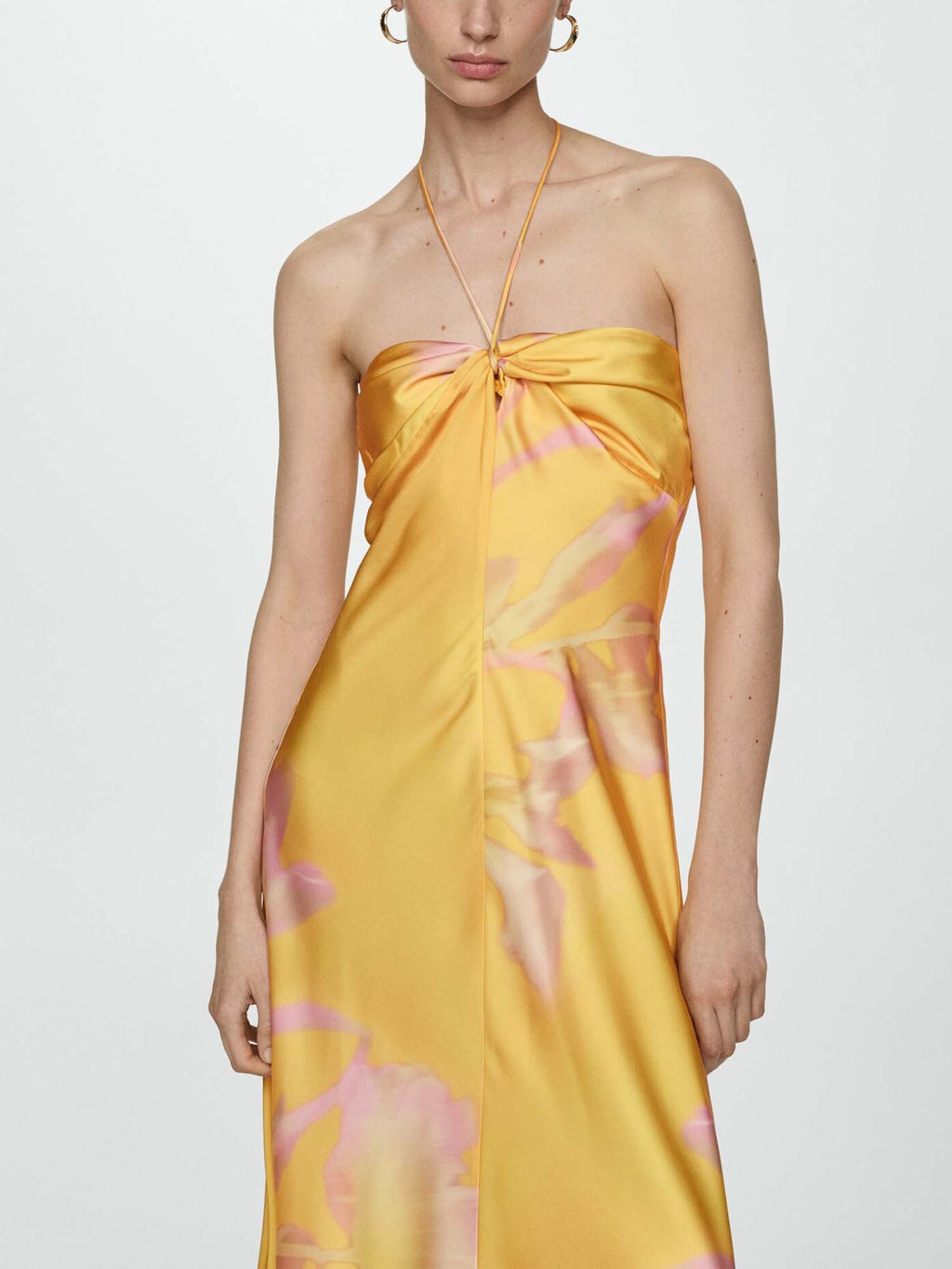 Gaun Maxi Halter Satin Kuning