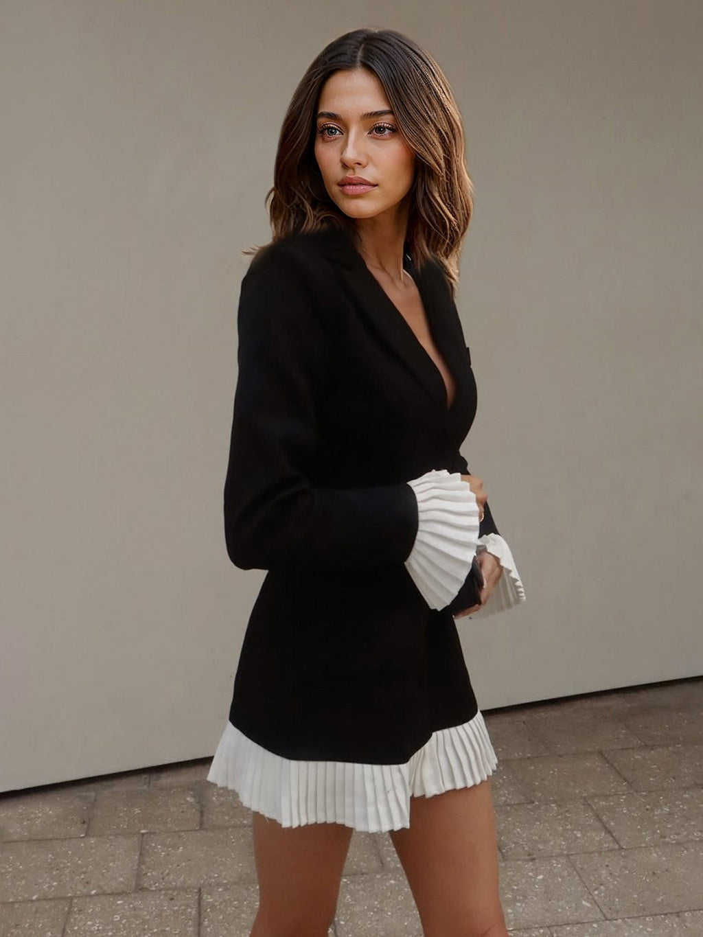 Gaun Mini Blazer Hitam Berstruktur