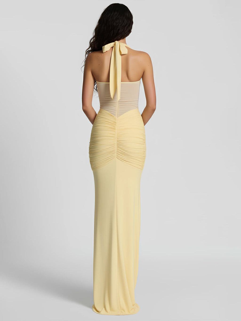 Gaun Maxi Halter Berbalut Kuning, Keanggunan Tulen