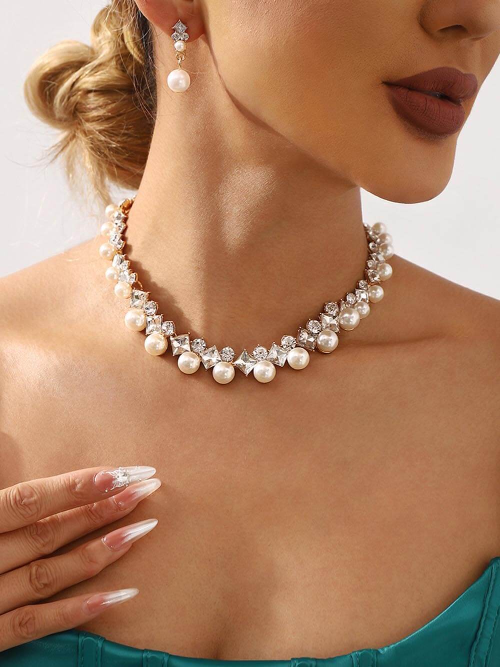 Set Kalung Aloi Barok Elegan dan Subang Mutiara